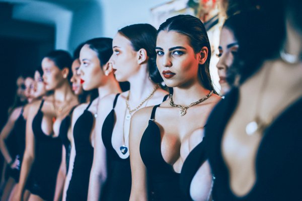 Les Incontournables de la Haute Couture : Tendances et Éclats de Mode